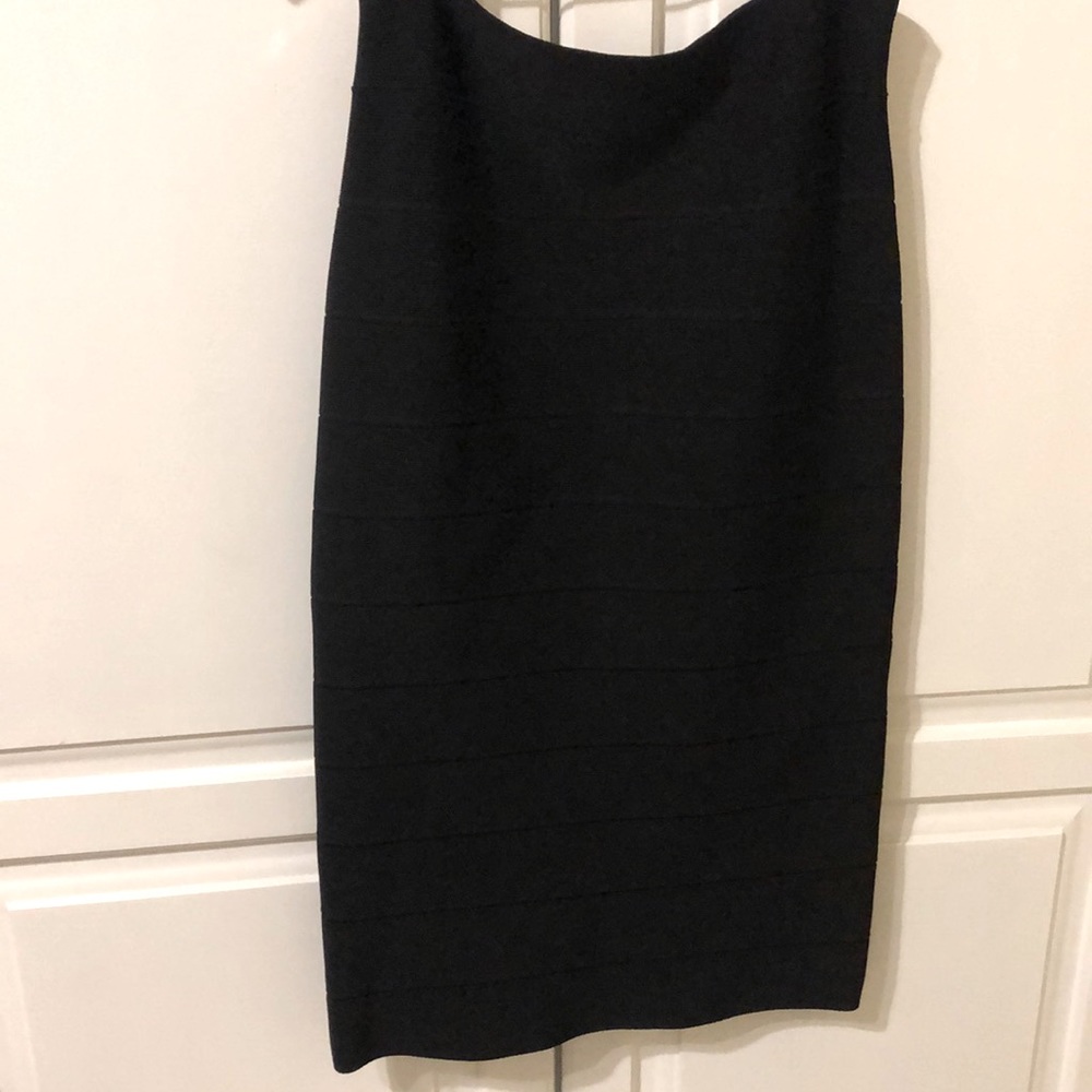 BCBG MaxAzria black pencil skirt. Beautiful material.  medium tall. Never worn.